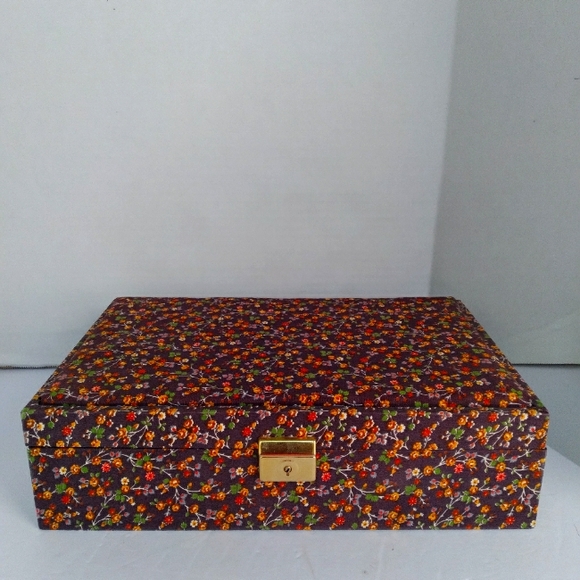 Vintage Floral Pattern Jewelry Box with Gold Lock and Velvet Interior Compartmen